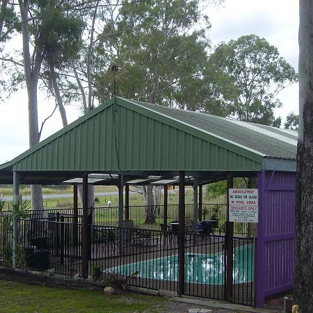 Greenacres Motel / Van Park Benaraby Extérieur photo