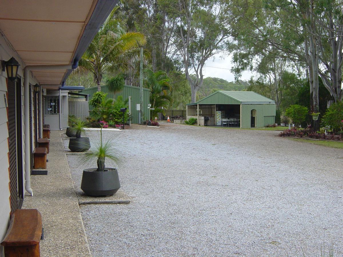 Greenacres Motel / Van Park Benaraby Extérieur photo